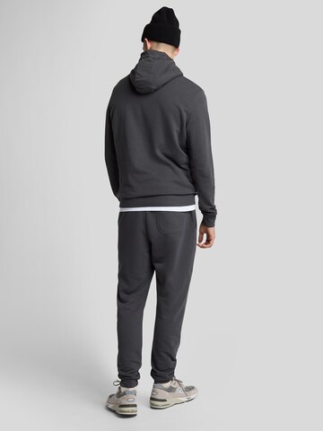 Lyle & Scott Tapered Hose in Grau: Rückseite
