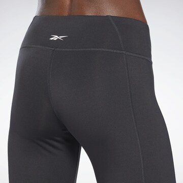 Skinny Pantaloni sportivi di Reebok in nero