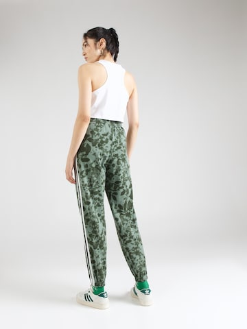 ADIDAS ORIGINALS Tapered Broek in Groen