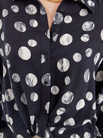 Bigdart Blouse in Black