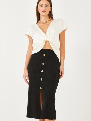Bianco Lucci Skirt in Black: front