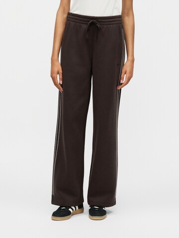 ADIDAS ORIGINALS Wide leg Byxa 'STUDDED' i brun: framsida