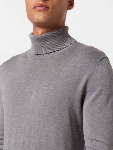 !Solid Sweater in Grey