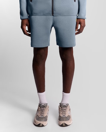 Lyle & Scott Regular Broek 'Neoprene' in Blauw: voorkant