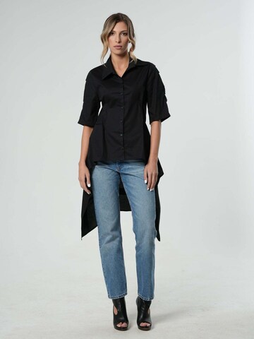 Metamorphoza Blouse in Zwart: voorkant