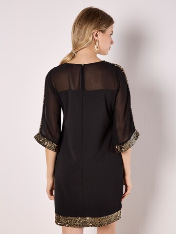 Apricot Kleid in Schwarz