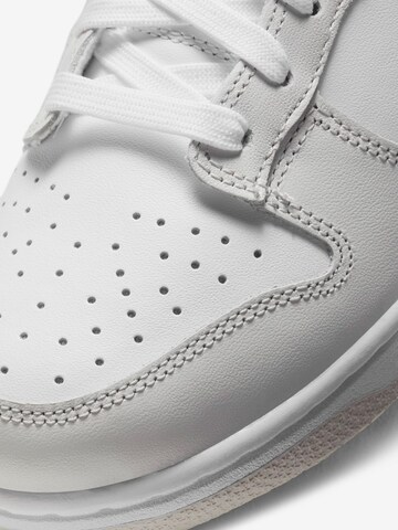 Baskets basses 'DUNK LOW' Nike Sportswear en blanc