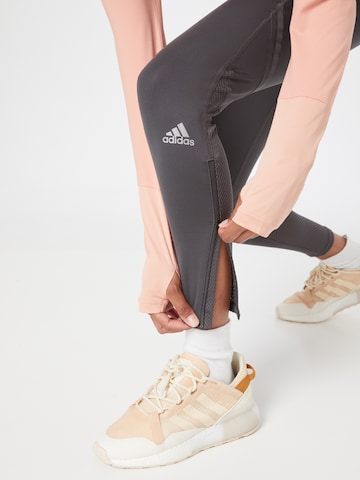 ADIDAS SPORTSWEAR - Skinny Calças de desporto 'How We Do' em cinzento