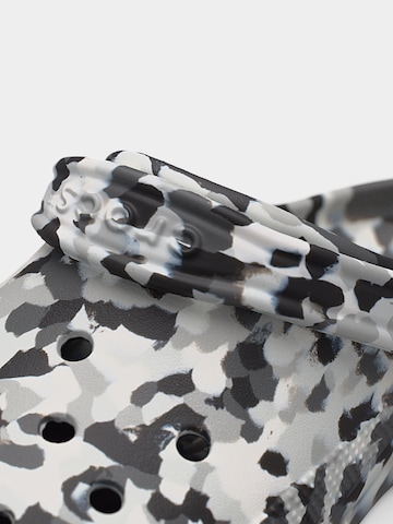 Crocs Σαμπό 'Classic Confetti' σε μαύρο