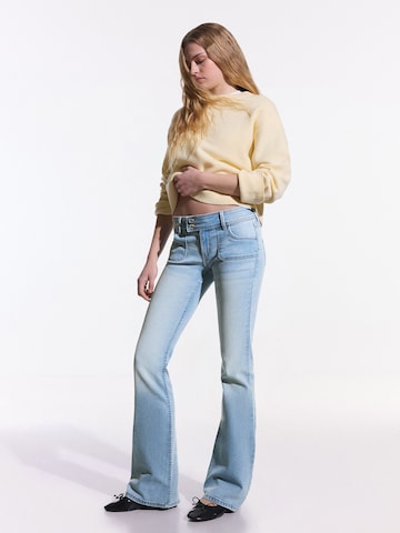 Bershka Flared Jeans i blå