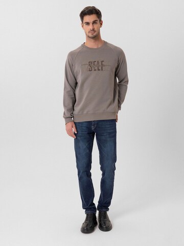 Jacey Quinn Sweatshirt 'Arturo' i grön
