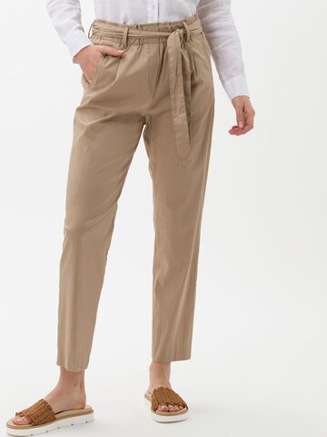 BRAX Loosefit Chino 'Milla S' in Bruin: voorkant