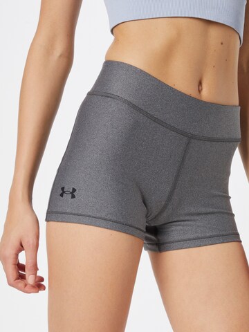 UNDER ARMOUR Skinny Sportshorts in Grau