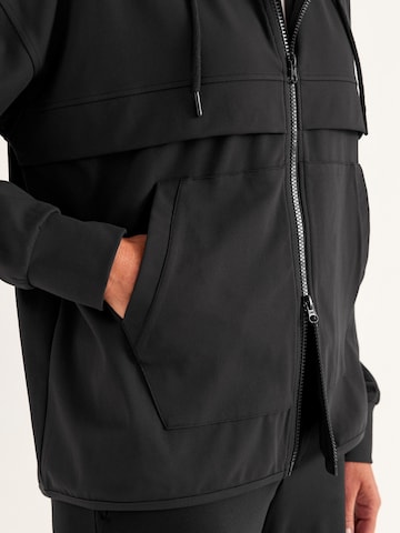 Cellbes of Sweden Vielseitige Jacke mit Kapuze in Schwarz