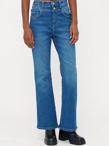 Only Petite Flared Jeans 'ONLDARCY' in Blue: front