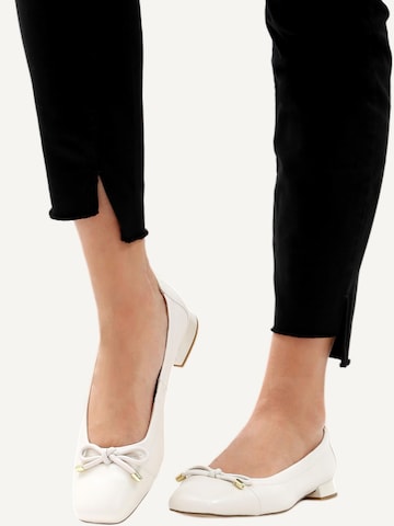 CAPRICE Ballet Flats in Beige