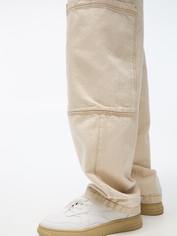 Pull&Bear Loose fit Cargo Pants in White