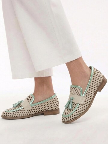 Maciejka Classic Flats in Beige
