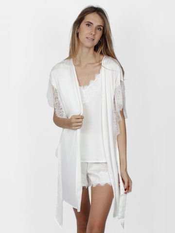 admas - Bata para casa 'CLASSIC' en blanco: frente