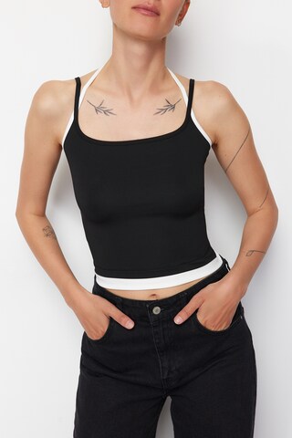 Trendyol - Top en negro: frente