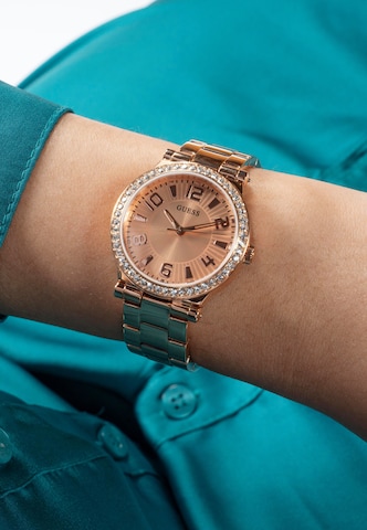 GUESS Analogt ur 'Fawn' i guld