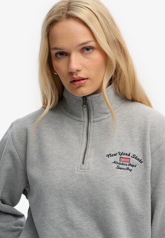 Sweat-shirt 'Athletic Essentials' Superdry & Co en gris