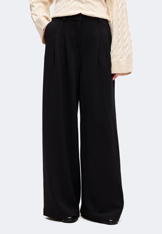 ABOUT YOU Wide leg Veckad byxa 'Naomi' i svart: framsida