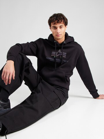 ALPHA INDUSTRIES Sweatshirt in Schwarz: Vorderseite