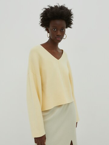 EDITED Sweater 'Lia' in Yellow: front