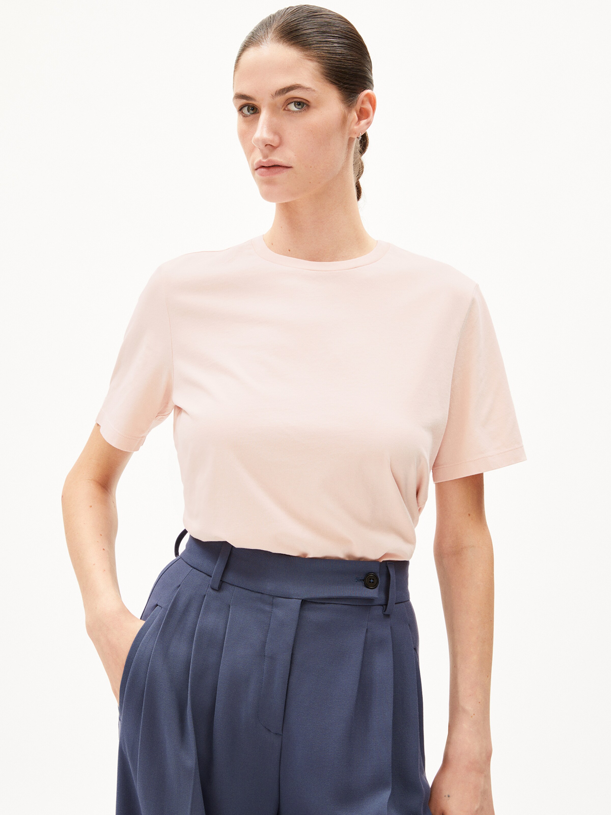 ARMEDANGELS Shirt ' LUALAA ' in Roze: voorkant