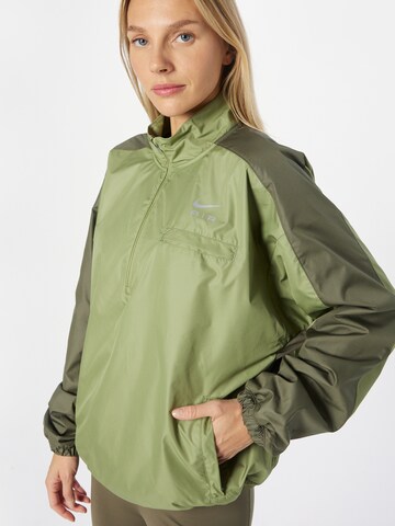 NIKE - Chaqueta deportiva en verde