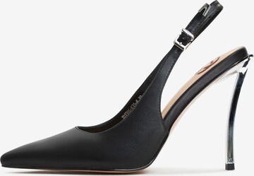 CESARE GASPARI Pumps in Black: front