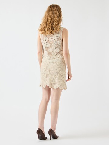 Gonna 'YASAnula' di YAS in beige