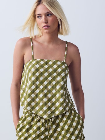 Top di Next in verde: frontale