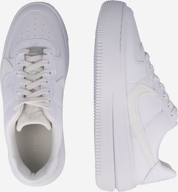 Sneaker low de la Nike Sportswear pe alb