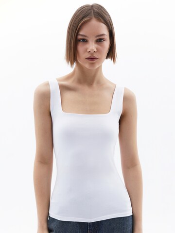 OXXO Top in Weiß: Vorderseite