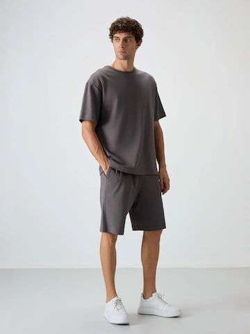 Survêtement Tommy Life en gris : devant