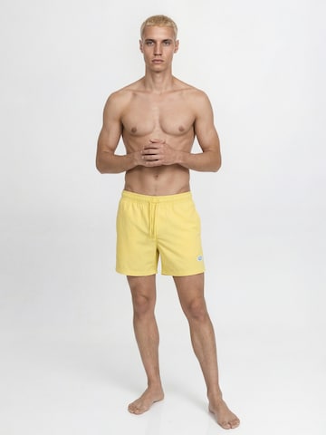 JACK & JONES Szorty kąpielowe 'JPSTMAUI' w kolorze żółty