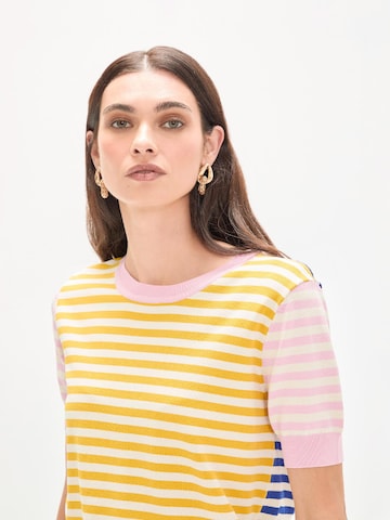 Lola Casademunt Neulepaita värissä monivärinen