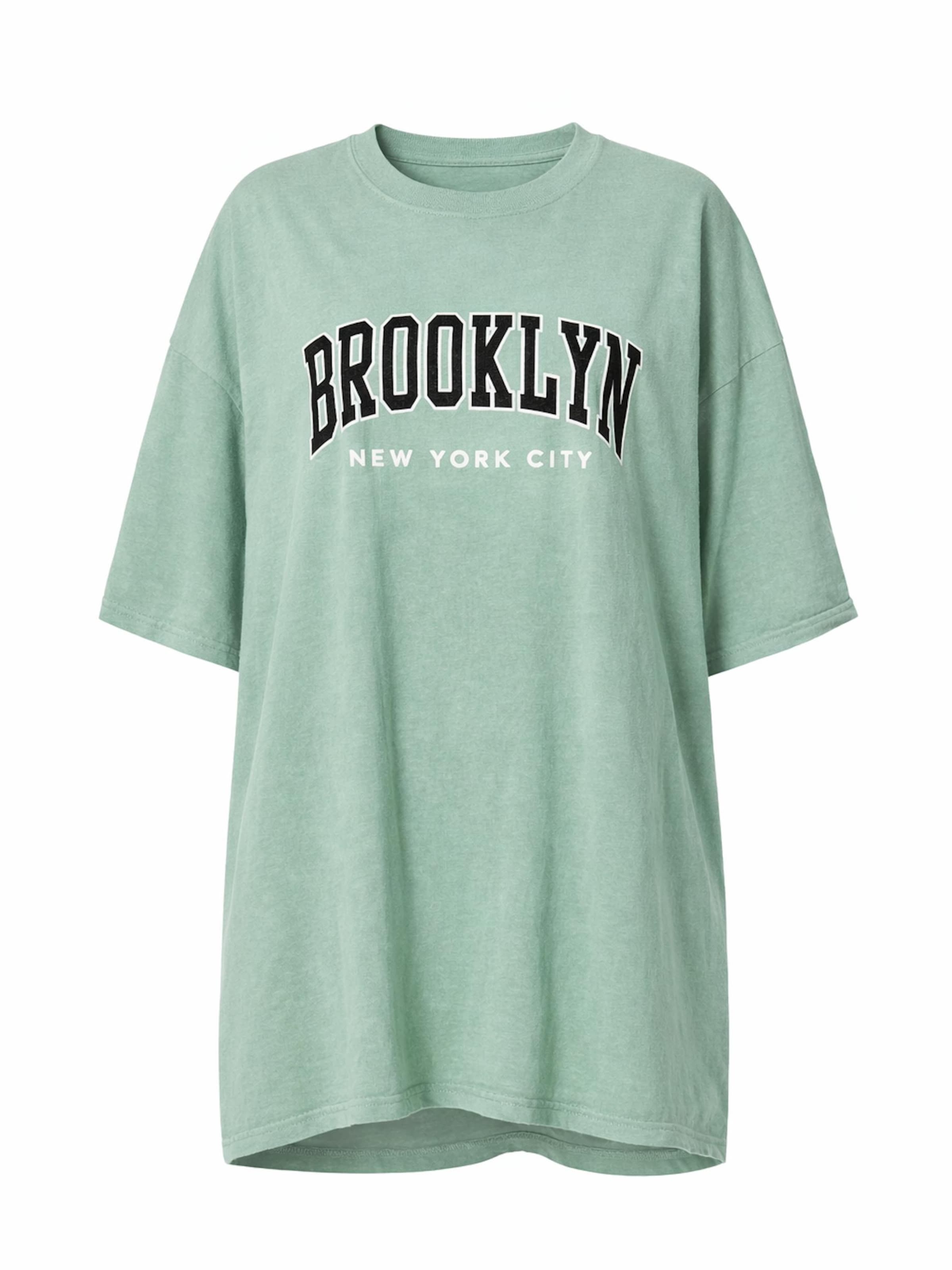 Worldclassca Oversized Shirt in Green: front