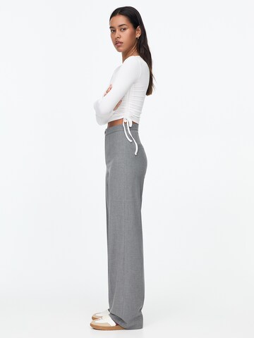 Loosefit Pantalon à plis Pull&Bear en gris