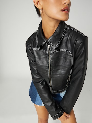 Bella x ABOUT YOU Between-Season Jacket 'Dakota' in Black