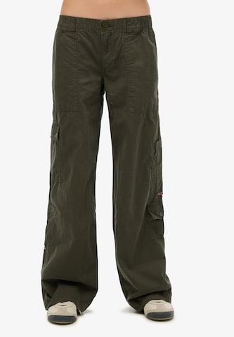Superdry & Co Loosefit Cargobroek in Groen