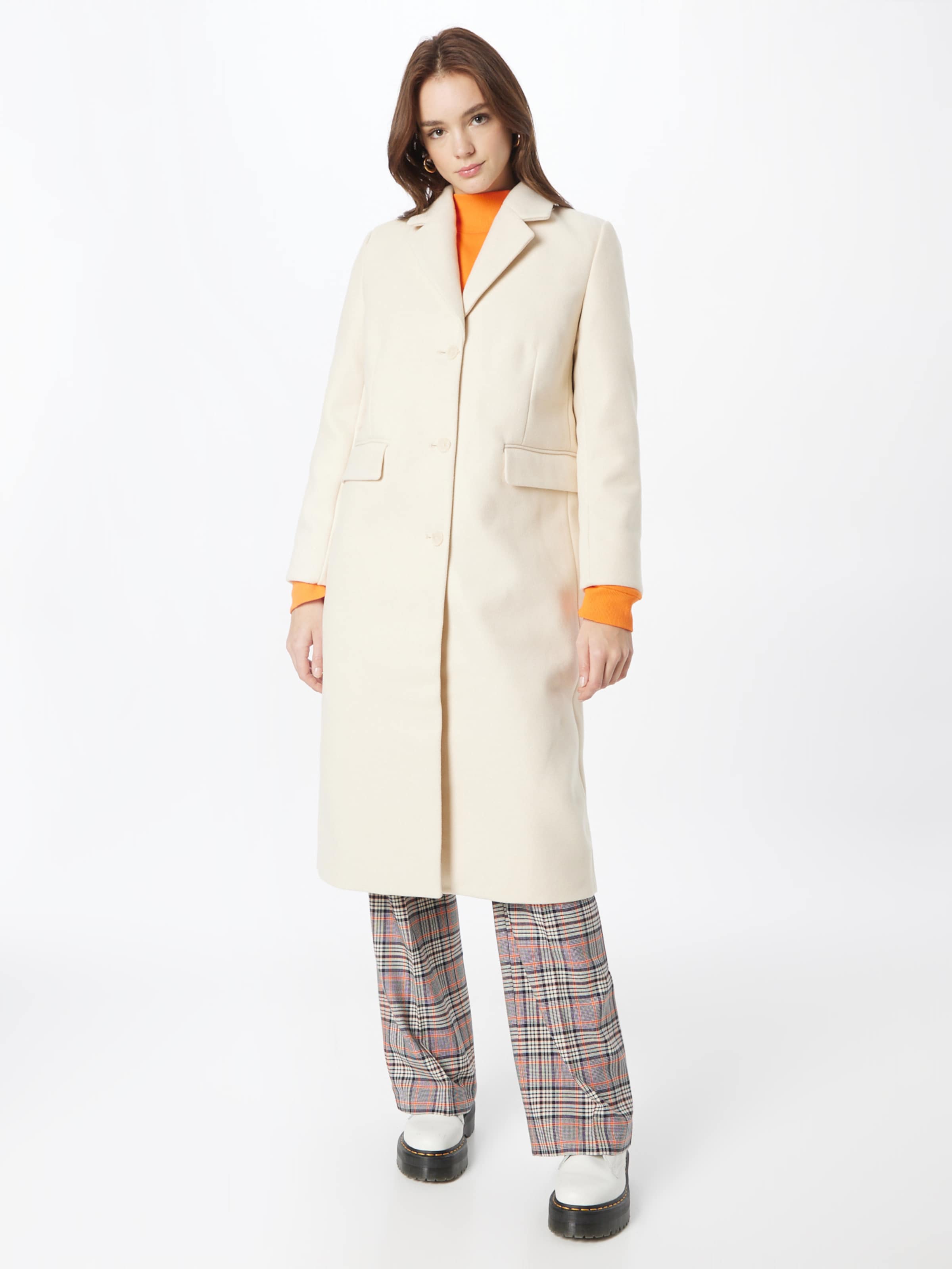 Weekday coat shop