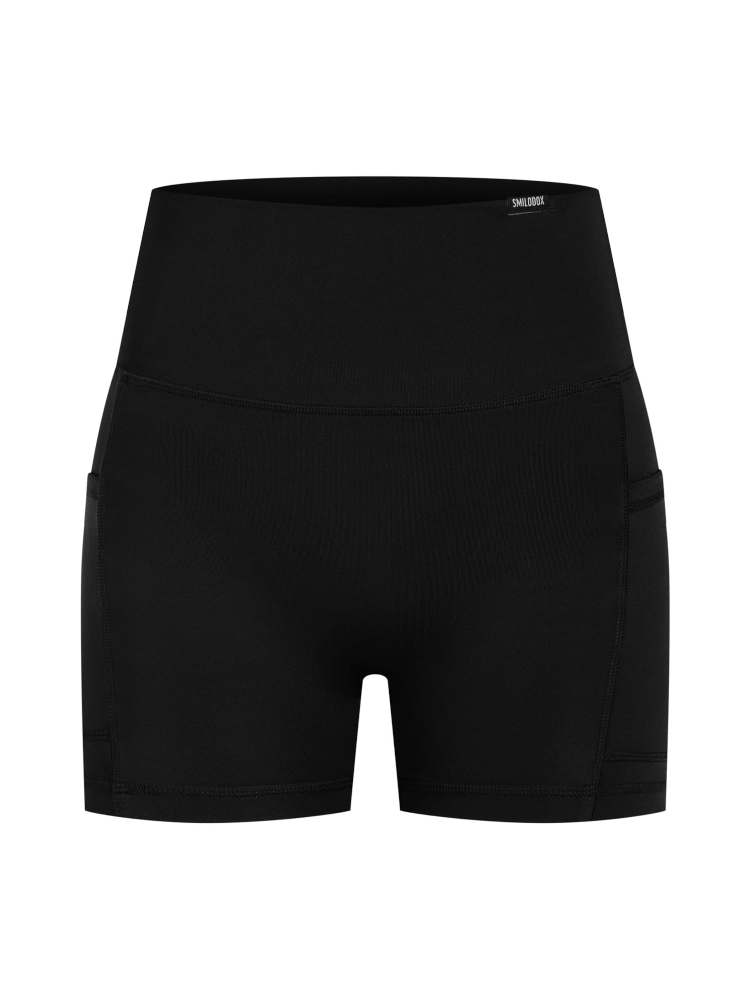 Smilodox Slimfit Shorts with Pockets ' Josie ' in Schwarz: Vorderseite