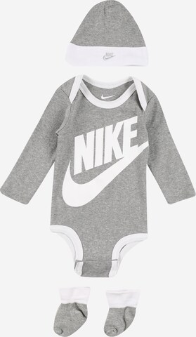 Nike Sportswear Set in Grey: front