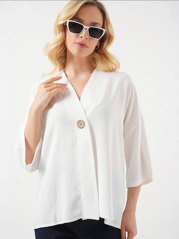 Bigdart - Blusa em branco: frente