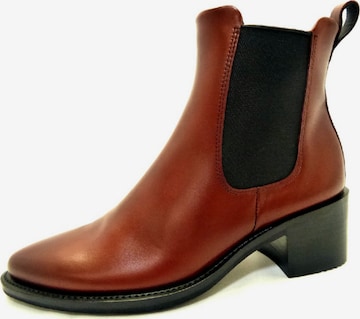 ECCO Chelsea Boots in Brown: front
