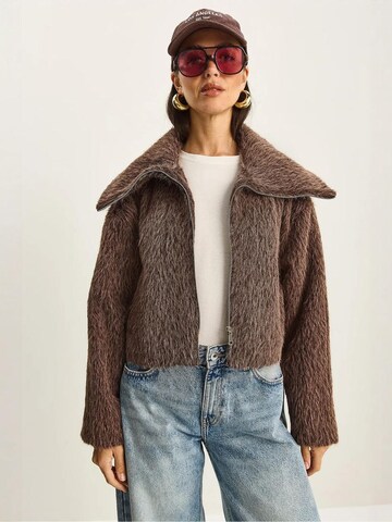 Bianco Lucci Tussenmantel in Bruin: voorkant