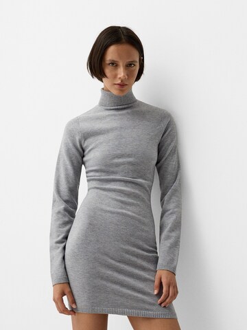 Abito in maglia di Bershka in grigio: frontale
